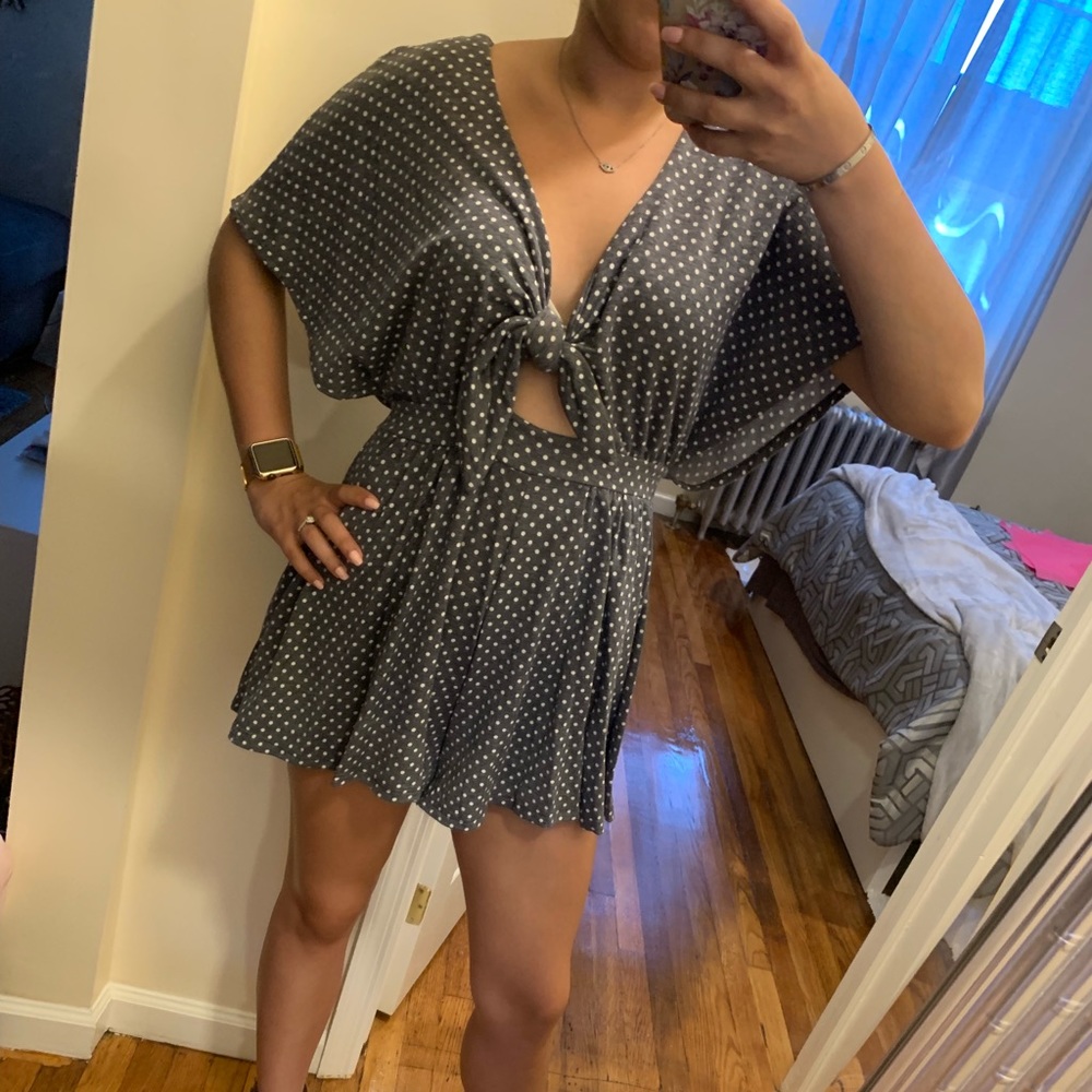 LAST 3️⃣ ✨ Grey /White Polka Dots Romper ✨ - Picture 3 of 3